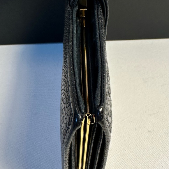 Chanel caviar long wallet with snap closure - Picture 4 of 13